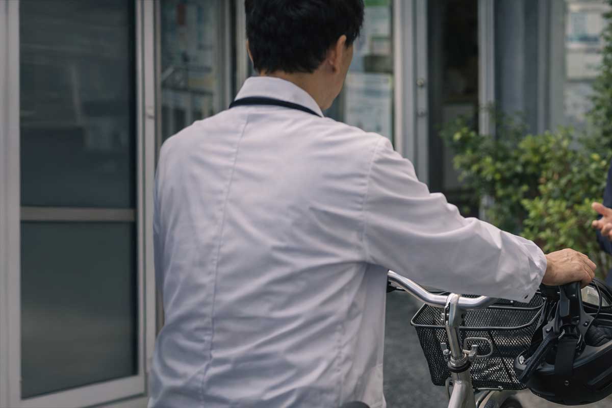 コンサルタントとの出会い――「自転車で現れた元院長」の真意